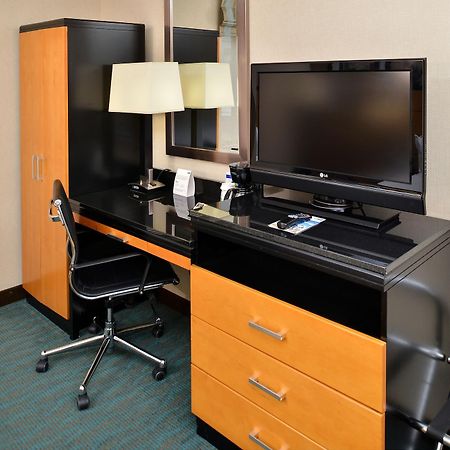 Holiday Inn Express Kennedy Airport New York Exterior foto