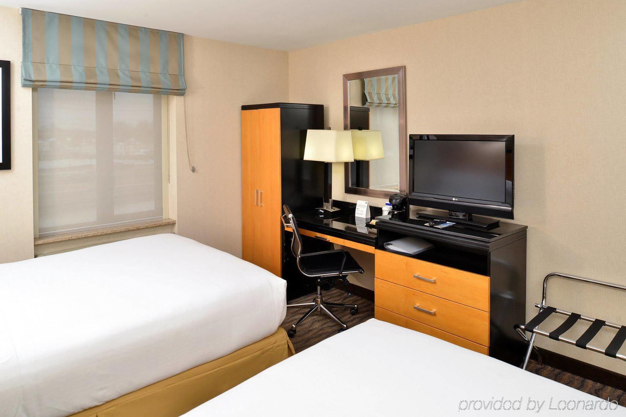 Holiday Inn Express Kennedy Airport New York Exterior foto