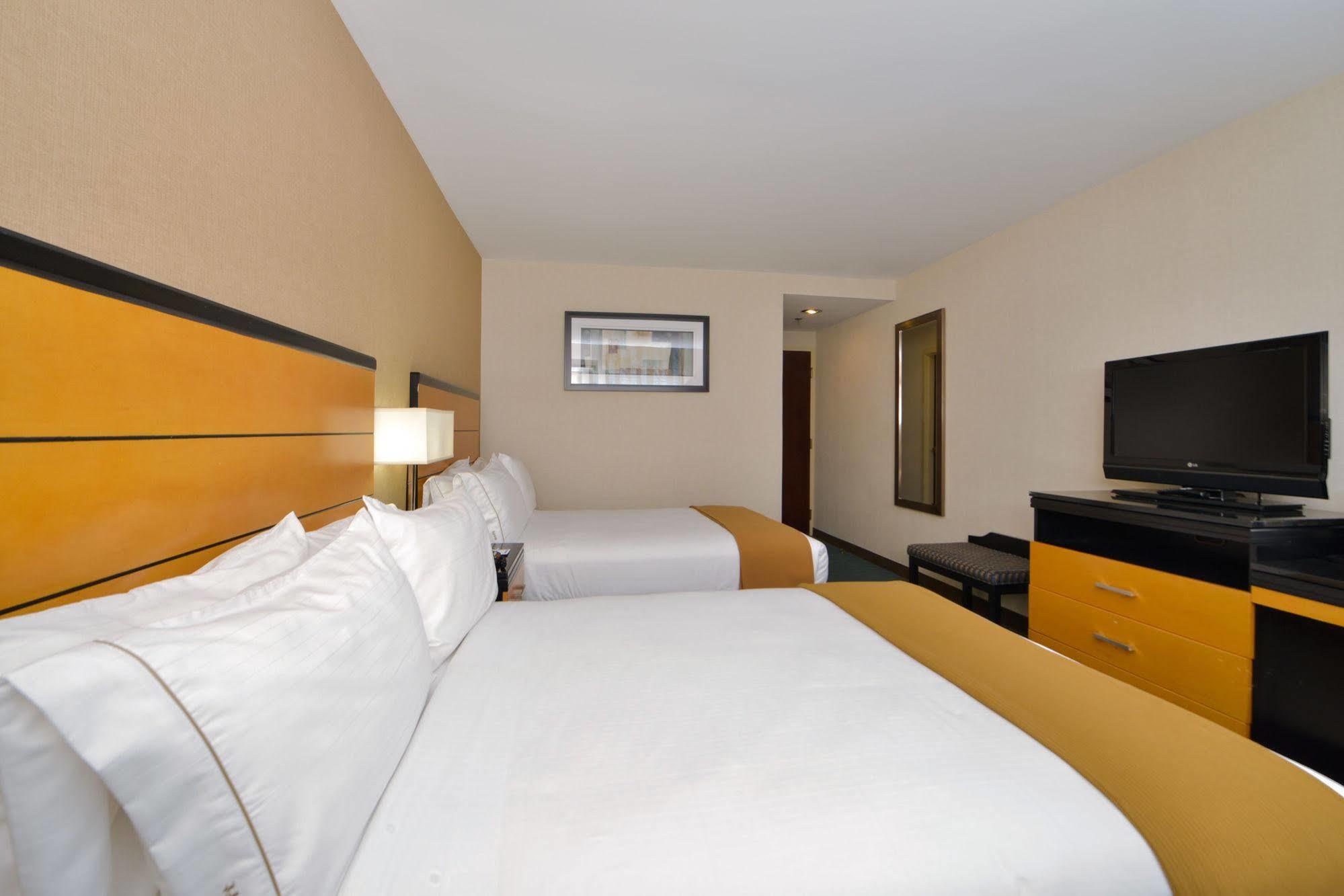 Holiday Inn Express Kennedy Airport New York Exterior foto