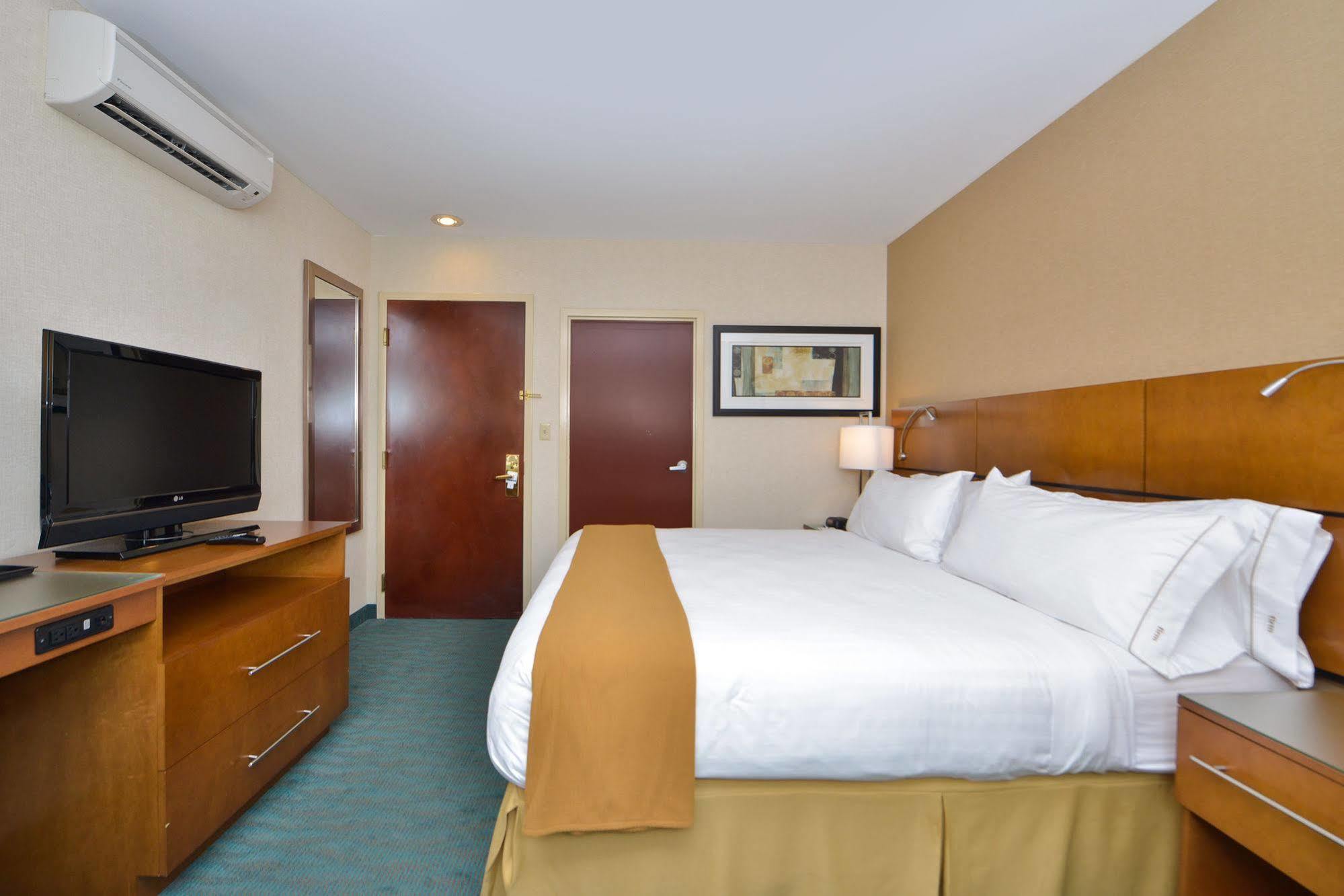 Holiday Inn Express Kennedy Airport New York Exterior foto