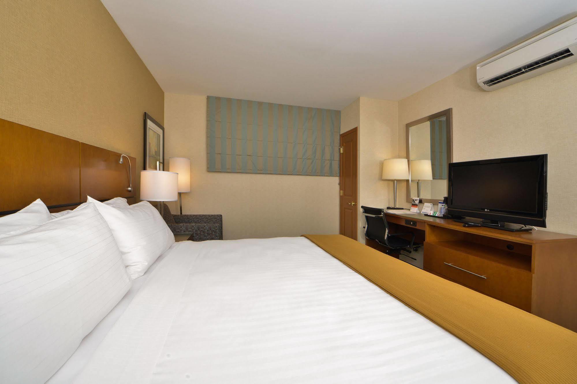 Holiday Inn Express Kennedy Airport New York Exterior foto