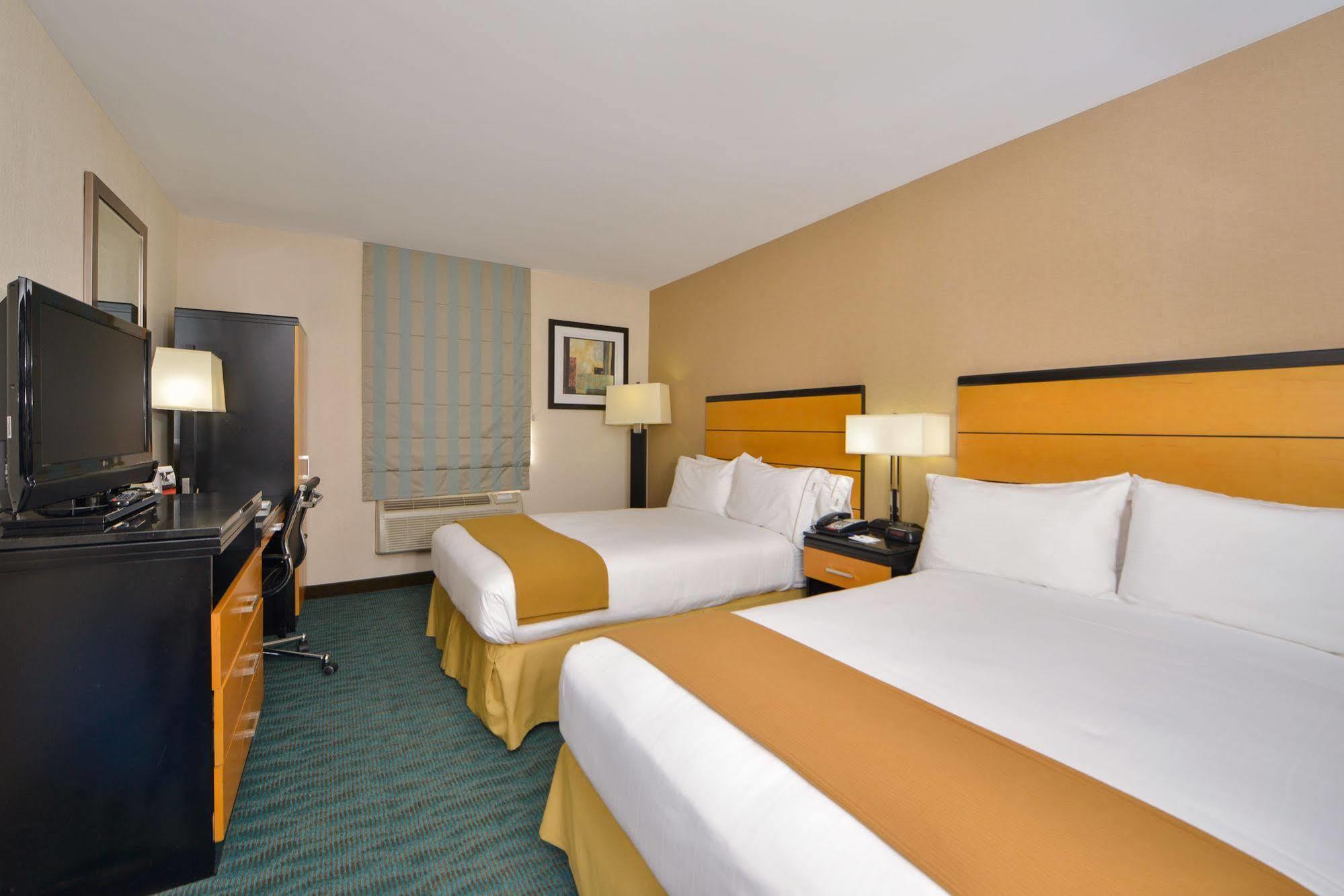 Holiday Inn Express Kennedy Airport New York Exterior foto
